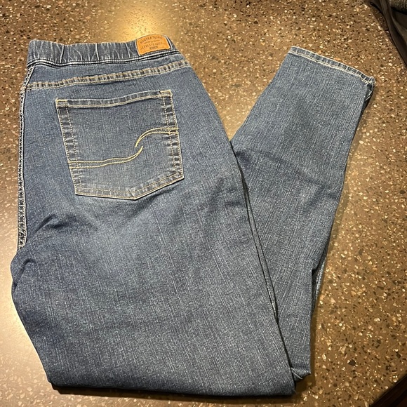 Signature by Levi Strauss Denim - Dark blue pull on jeans similar to jeggings.